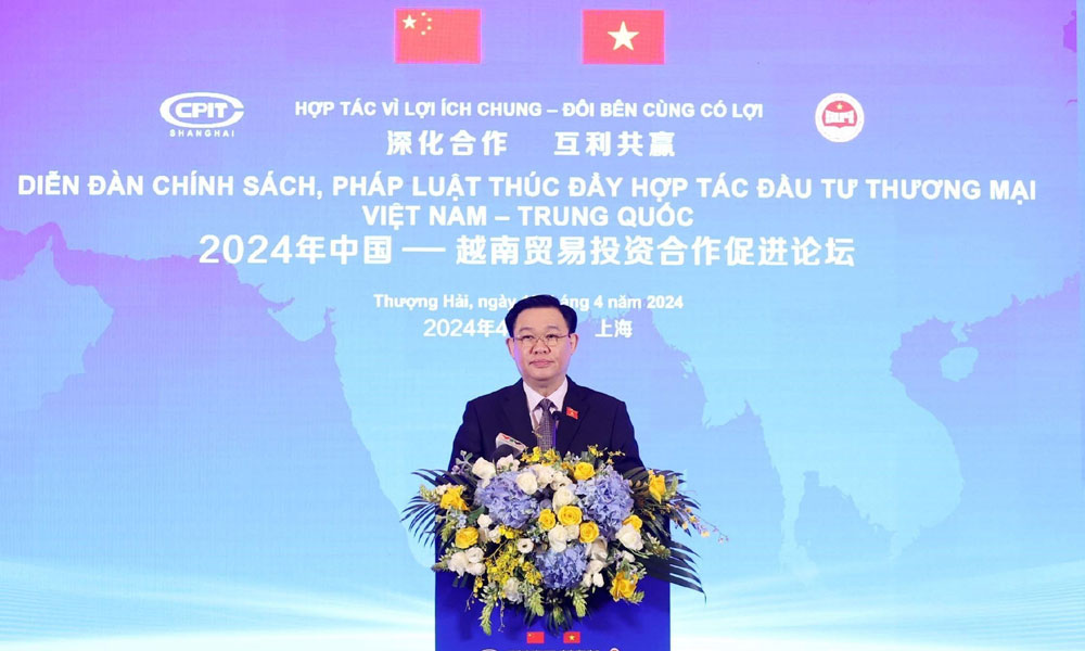 Chủ tịch Quốc hội Vương Đình Huệ dự Diễn đàn Chính sách, pháp luật thúc đẩy hợp tác đầu tư và thương mại Việt Nam - Trung Quốc 